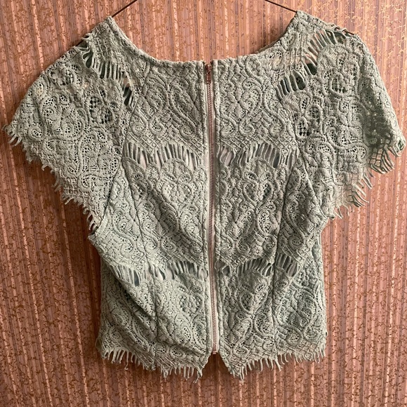 Lulu’s top - Picture 2 of 2